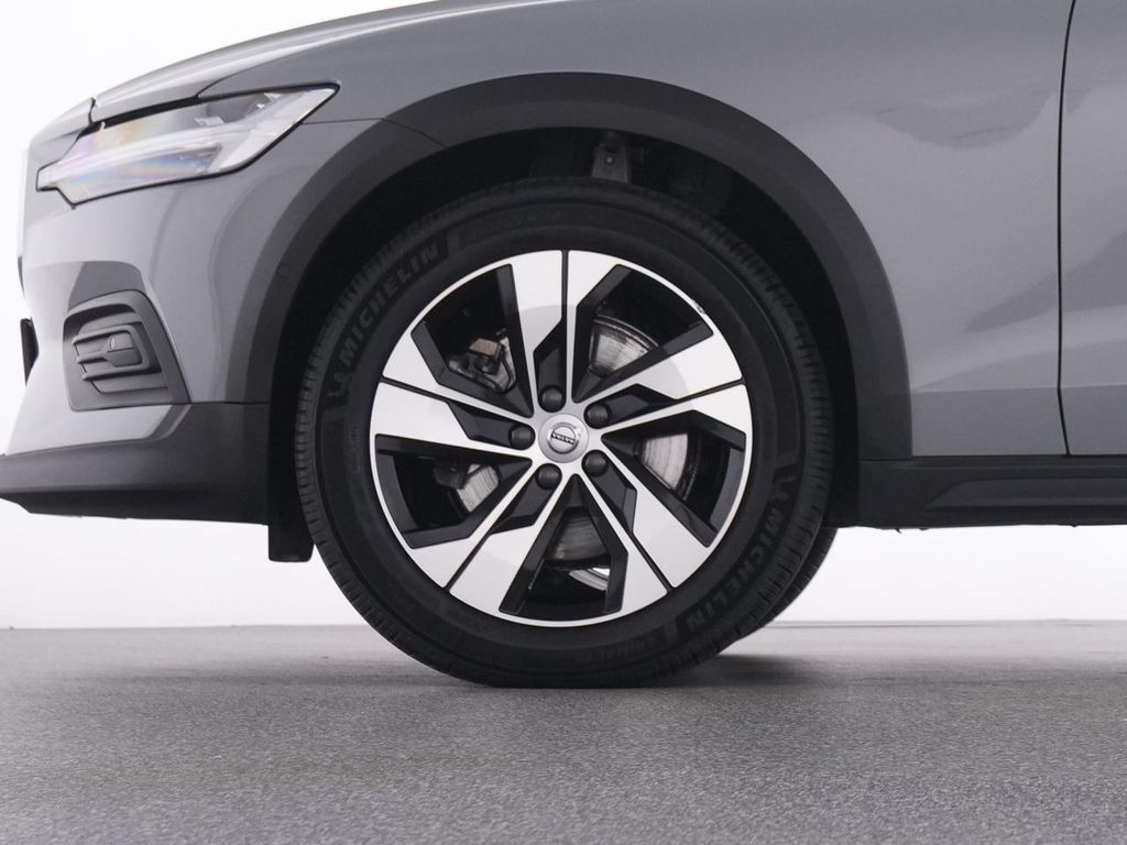 Volvo V60 Cross Country 2023