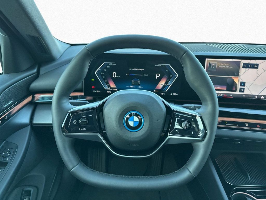 BMW i5 2024