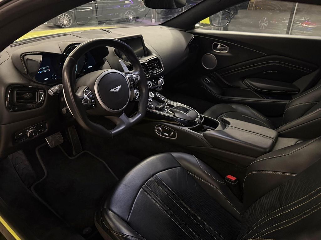 Aston Martin V8 Vantage 2020