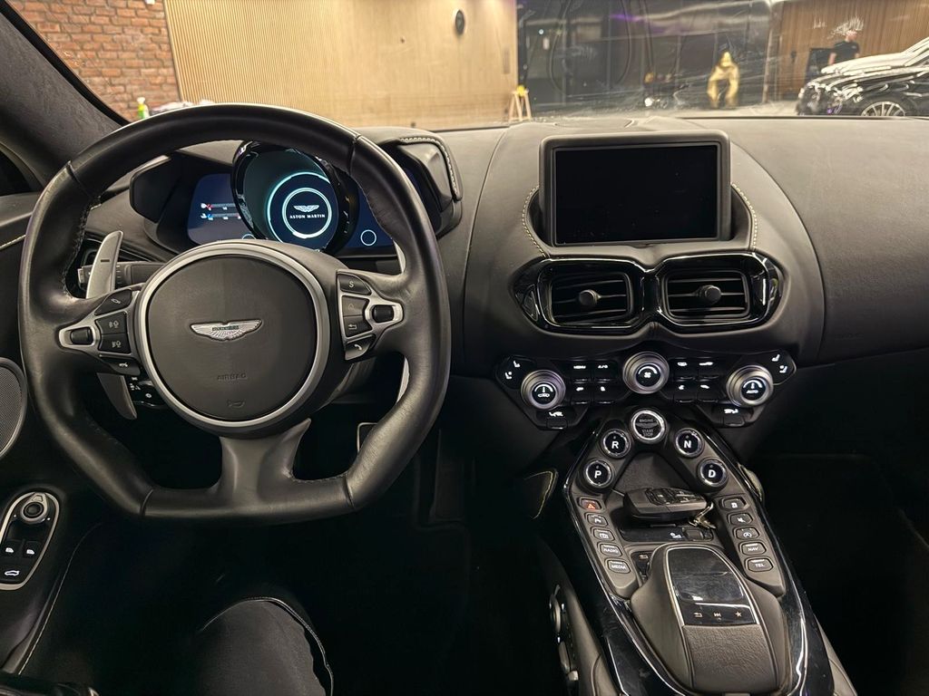 Aston Martin V8 Vantage 2020