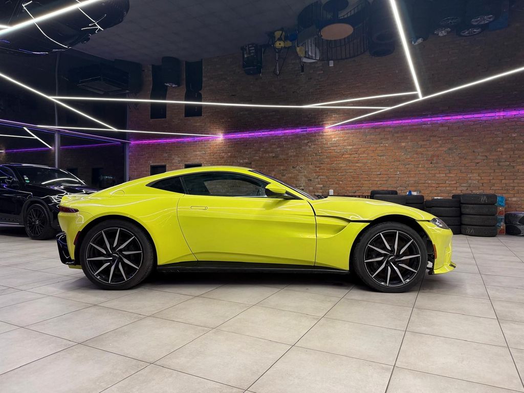 Aston Martin V8 Vantage 2020