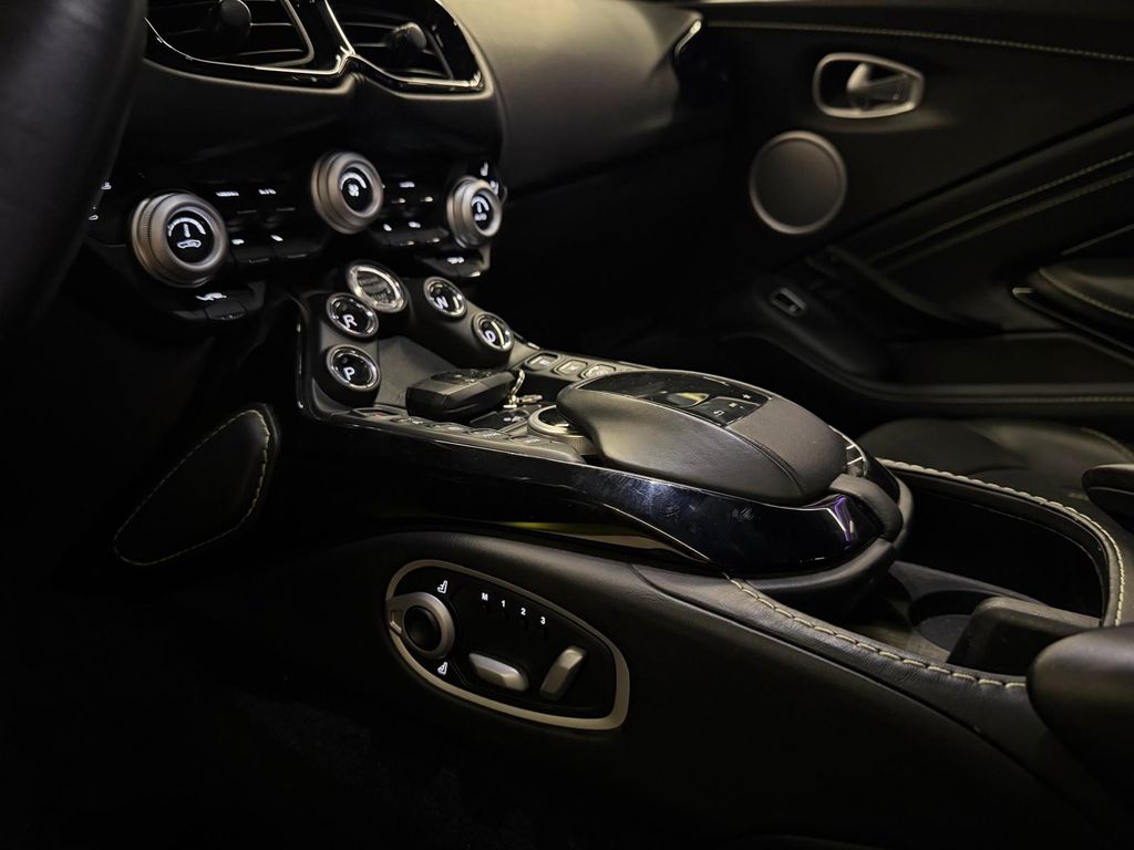 Aston Martin V8 Vantage 2020