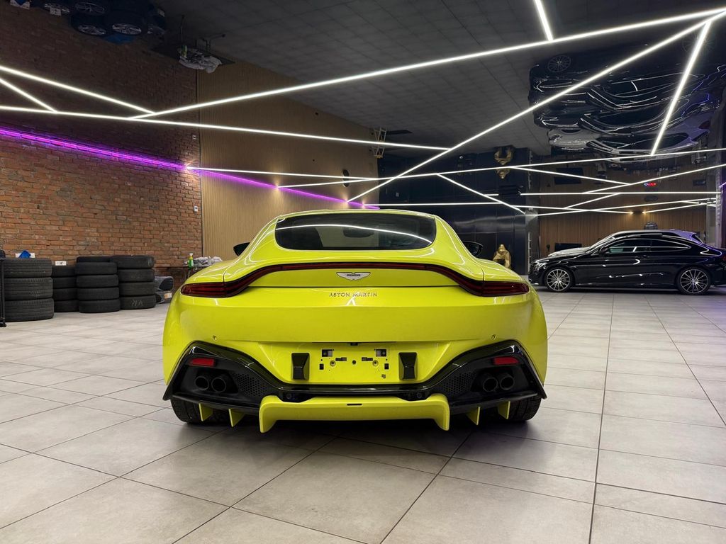 Aston Martin V8 Vantage 2020