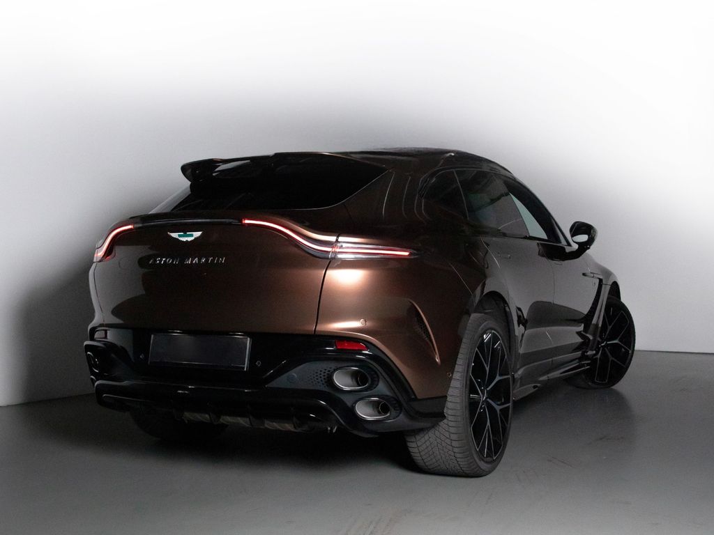 Aston Martin DBX 2025
