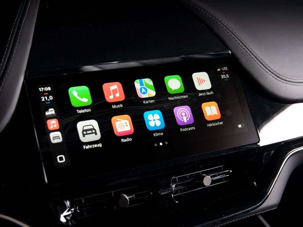 Aston Martin DBX 2025