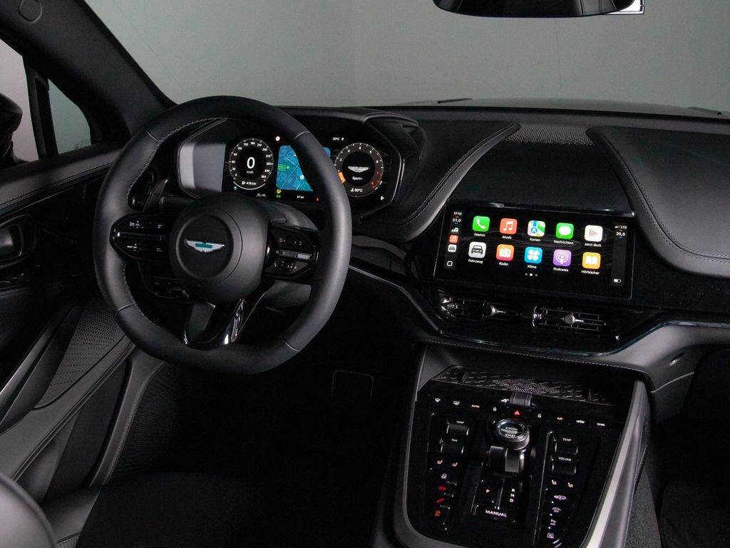 Aston Martin DBX 2025