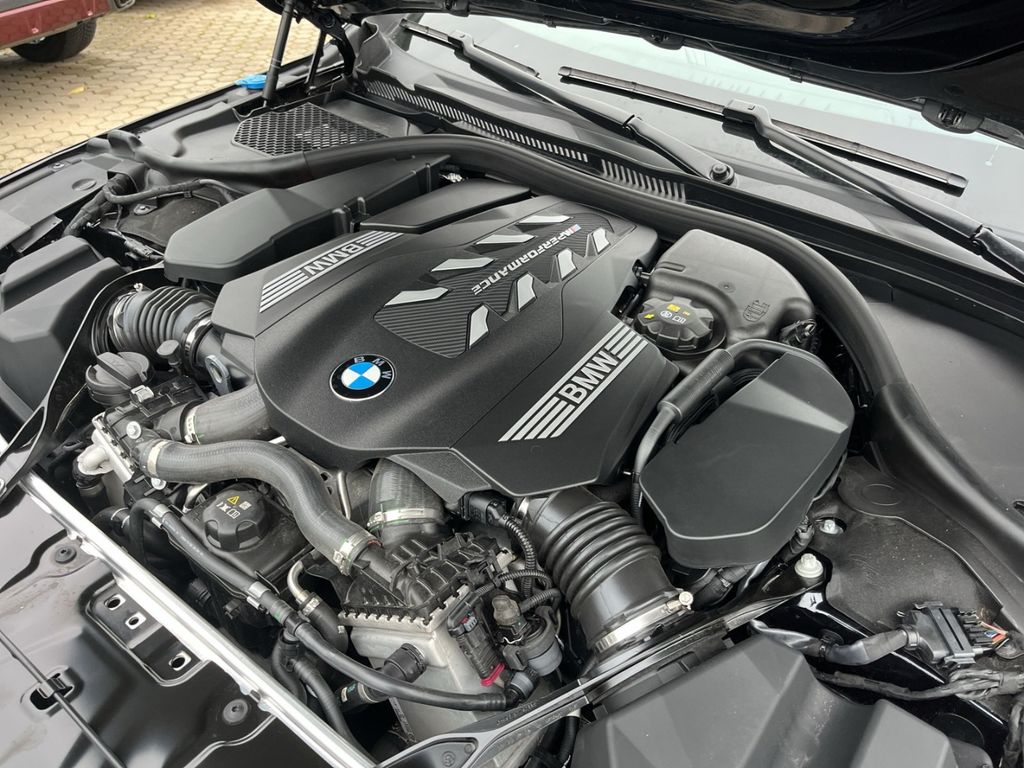 BMW M850 2025