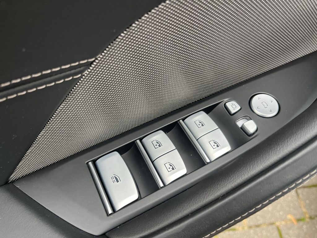 BMW M850 2025