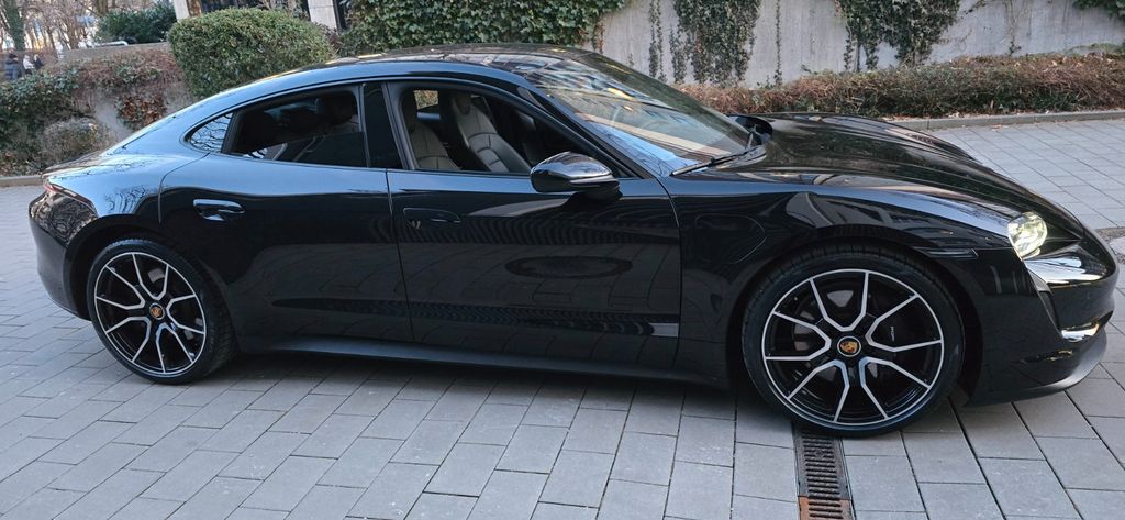 Porsche Taycan 2022