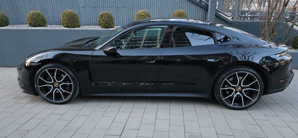 Porsche Taycan 2022
