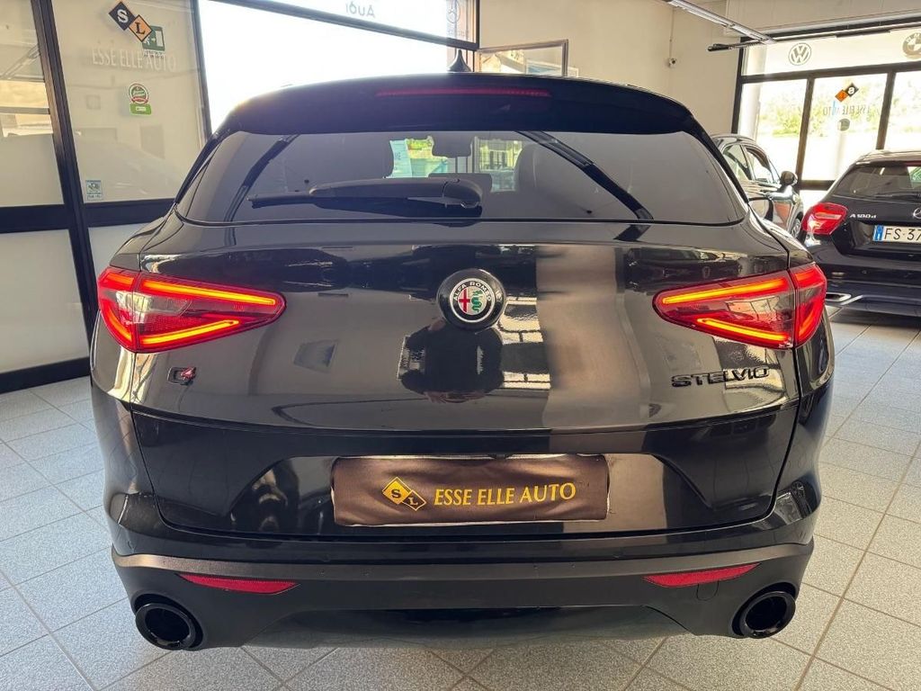 Alfa Romeo Stelvio 2021