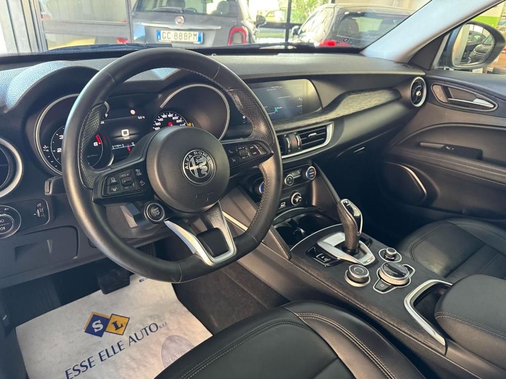 Alfa Romeo Stelvio 2021