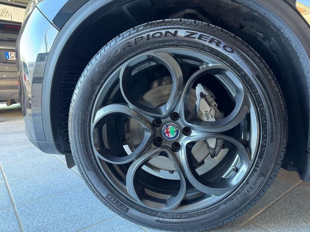 Alfa Romeo Stelvio 2021