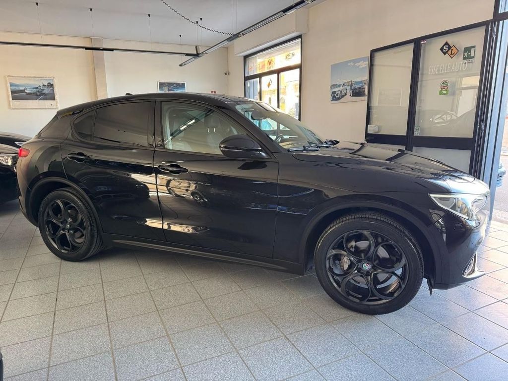 Alfa Romeo Stelvio 2021