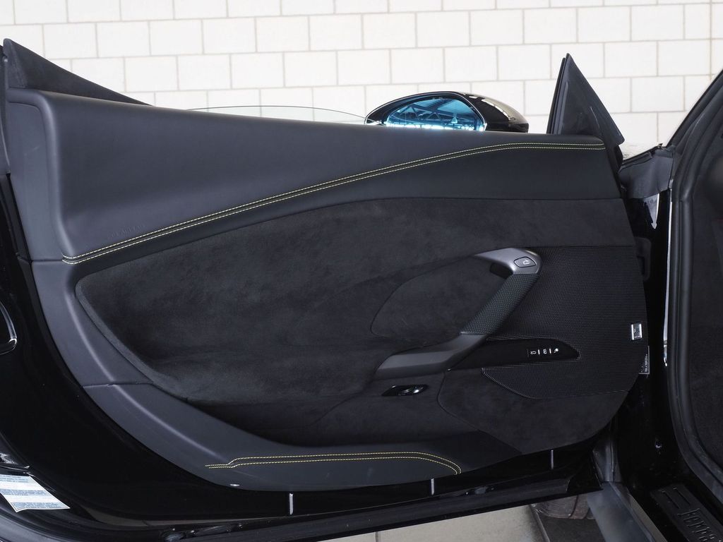 Ferrari 296 GTS 2025