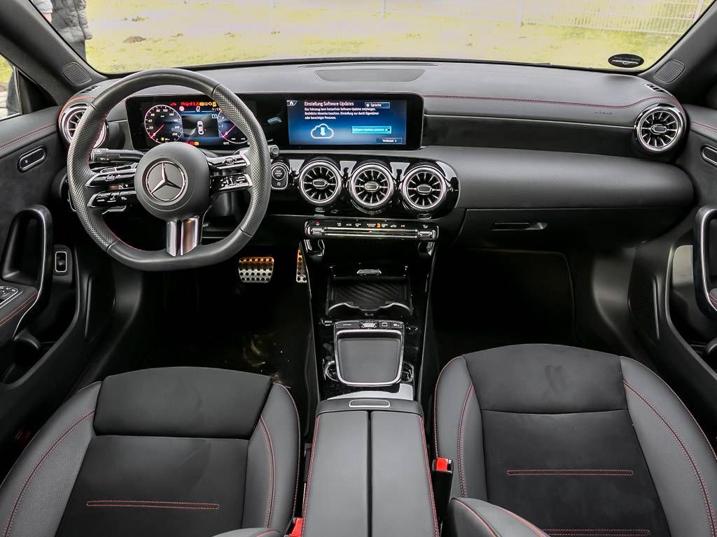 Mercedes-Benz CLA 200 2025