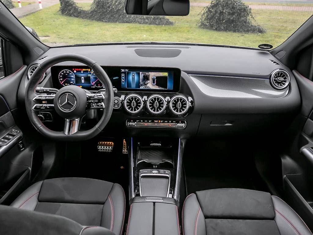 Mercedes-Benz B 220 2024