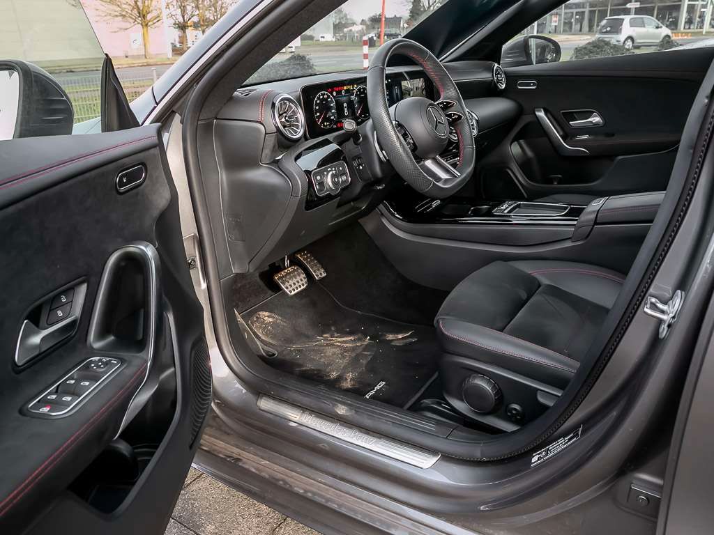 Mercedes-Benz CLA 200 2025