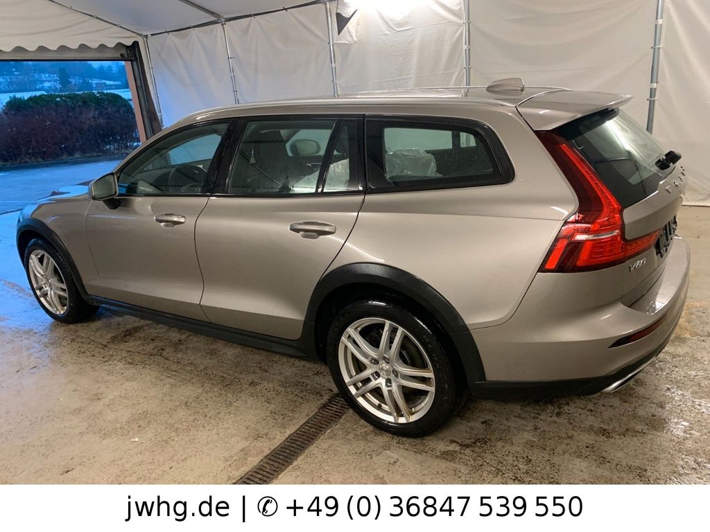 Volvo V60 Cross Country 2022