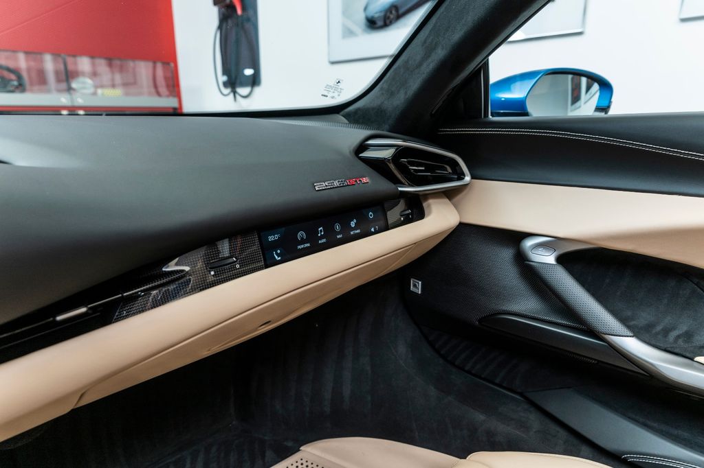 Ferrari 296 GTS 2022