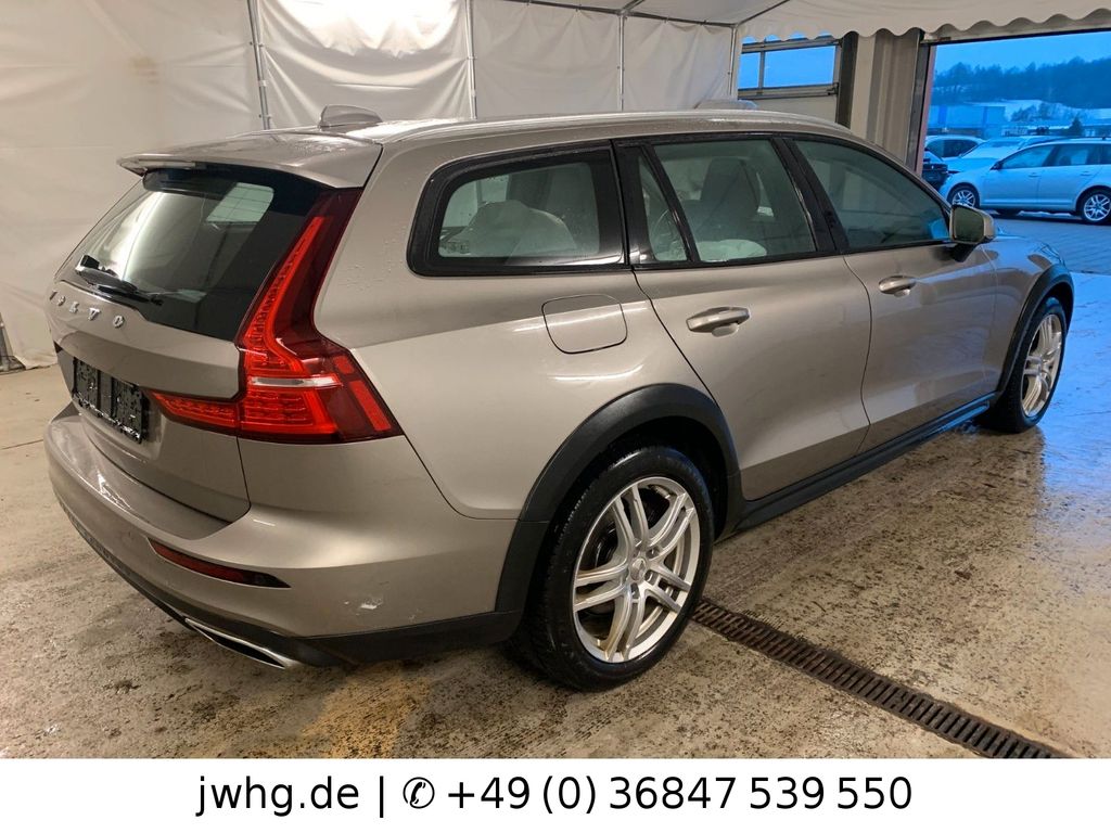 Volvo V60 Cross Country 2022