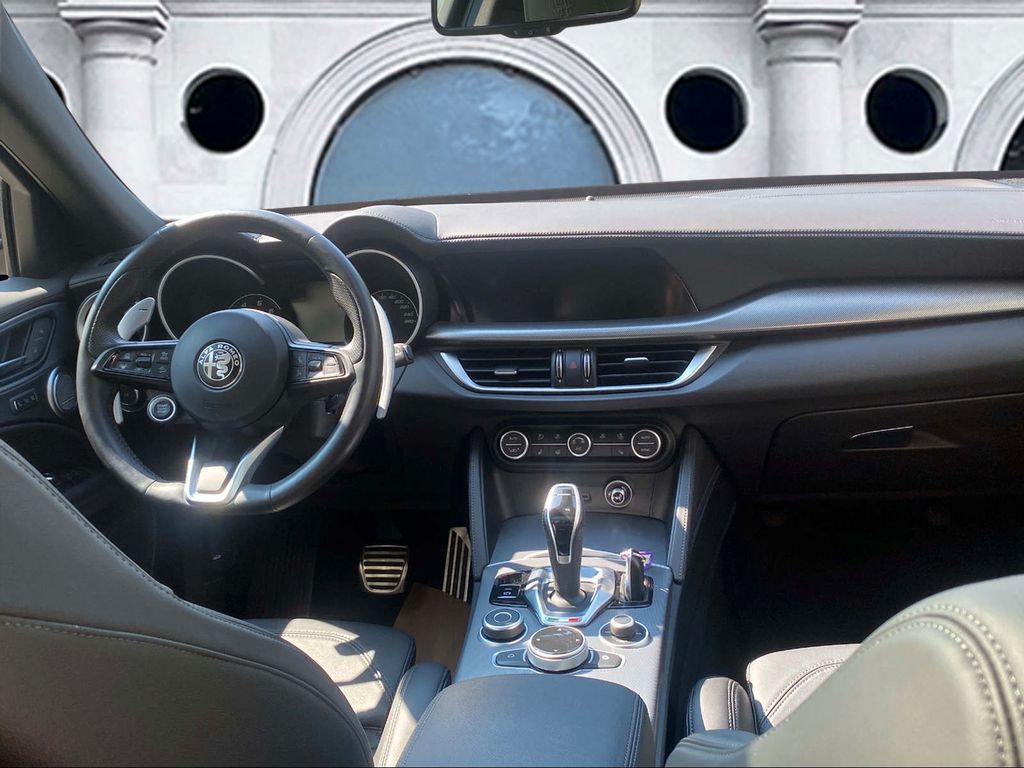 Alfa Romeo Stelvio 2025