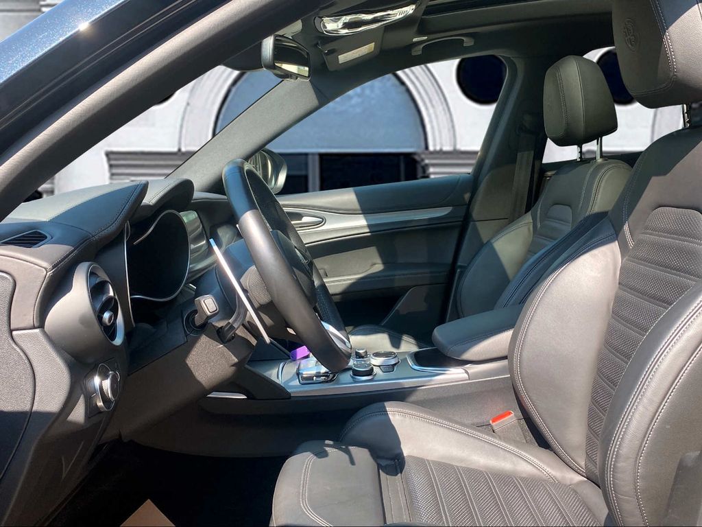 Alfa Romeo Stelvio 2025