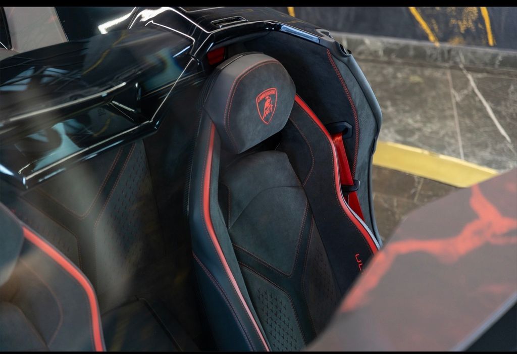 Lamborghini Aventador 2022
