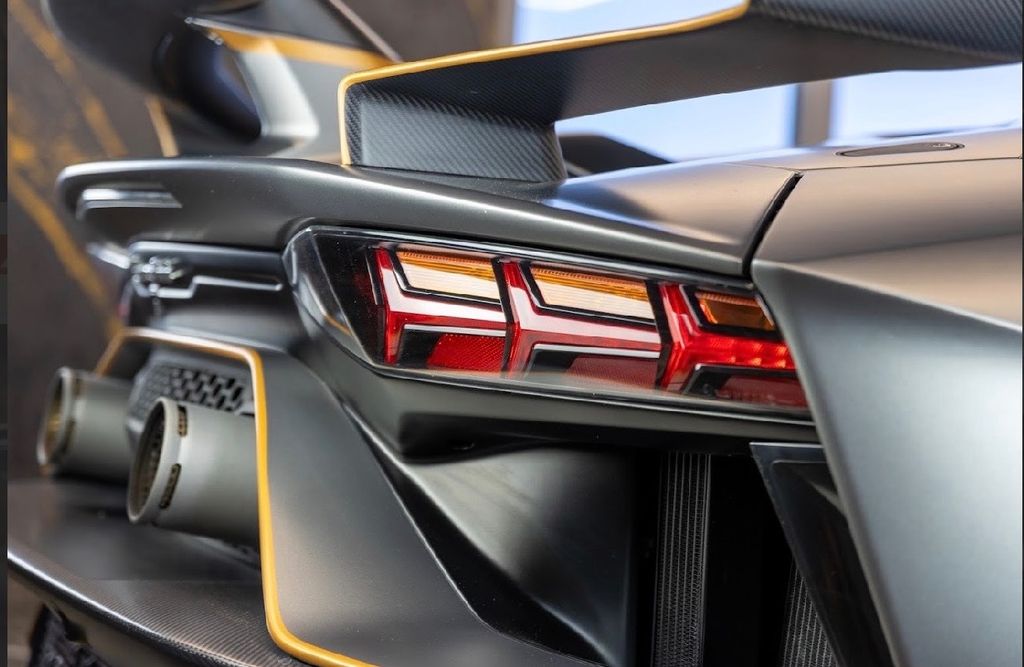 Lamborghini Aventador 2019