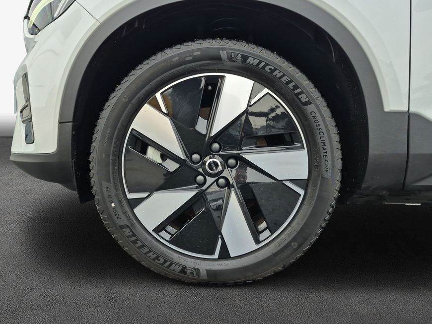 Volvo XC40 2025