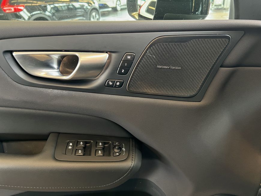 Volvo XC60 2025