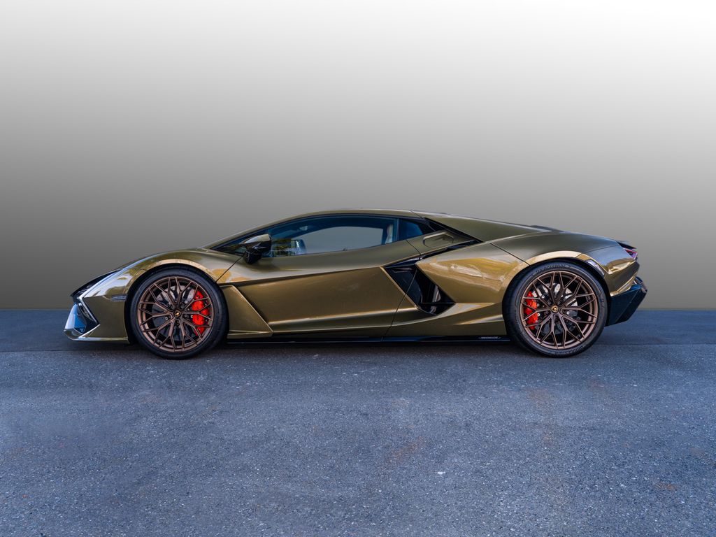Lamborghini Revuelto 2024