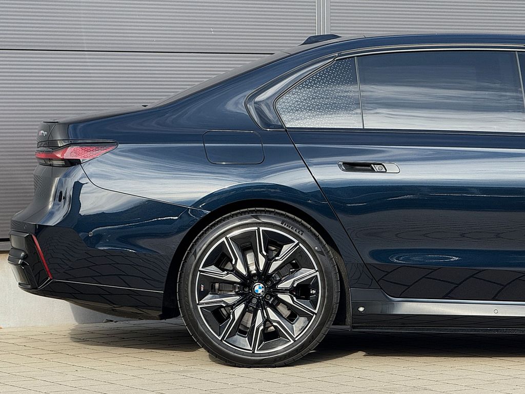 BMW i7 2024