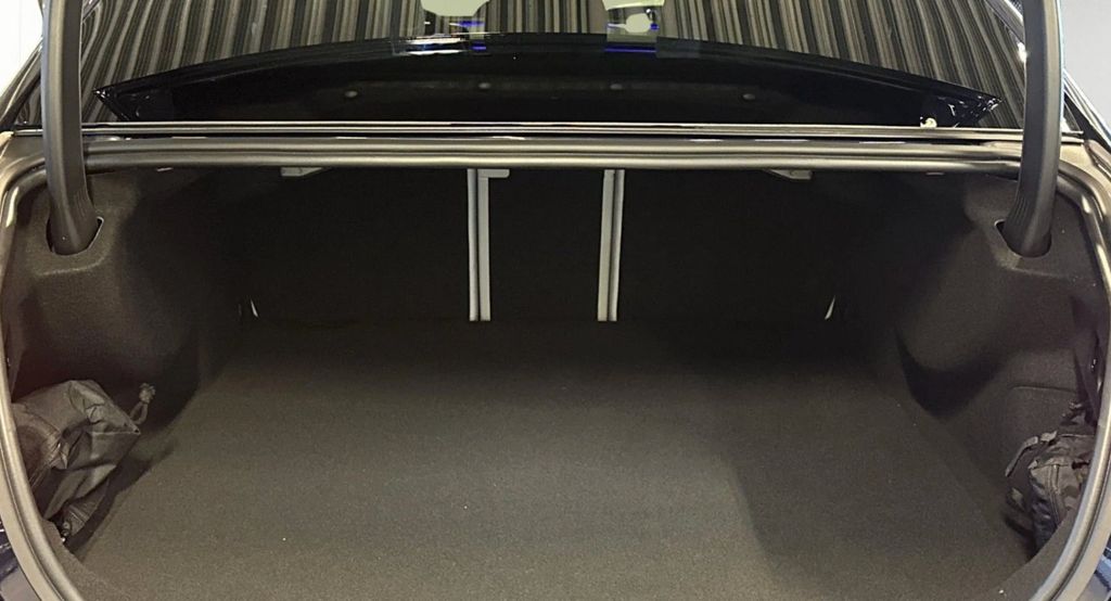 Mercedes-Benz E 300 2025