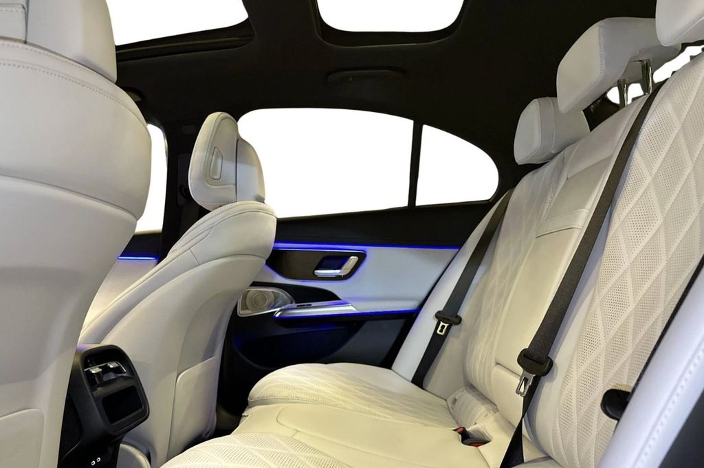 Mercedes-Benz E 300 2025