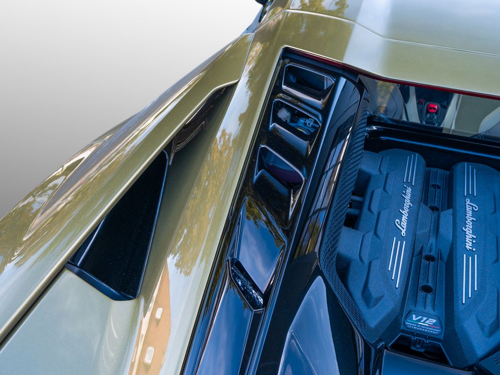 Lamborghini Revuelto 2024