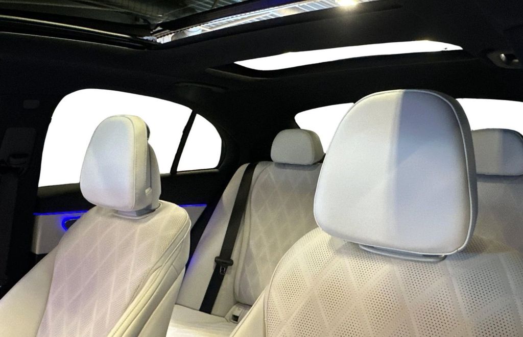 Mercedes-Benz E 300 2025