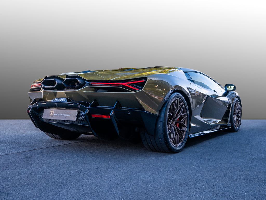 Lamborghini Revuelto 2024