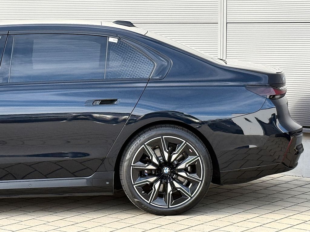 BMW i7 2024