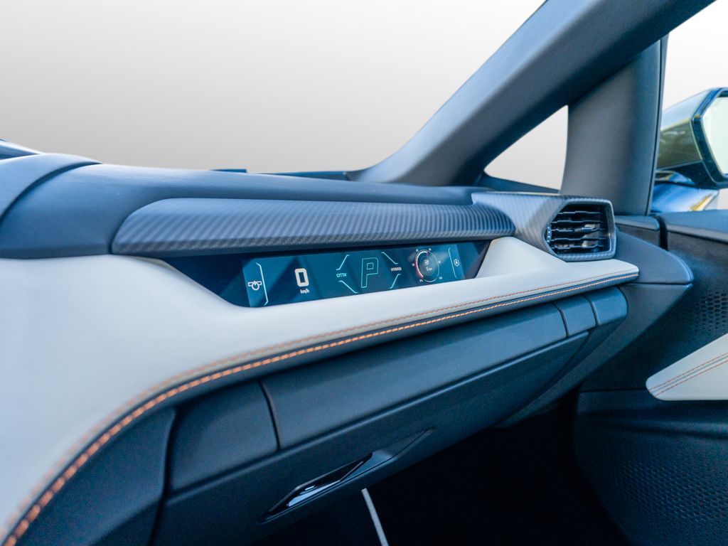 Lamborghini Revuelto 2024