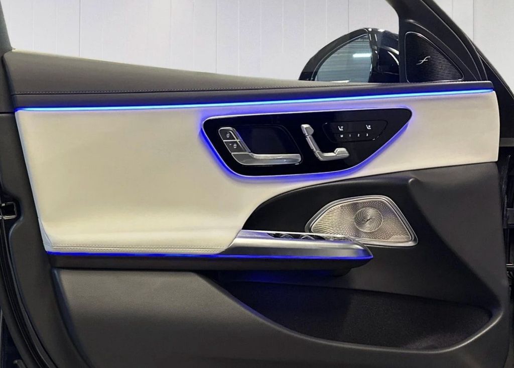 Mercedes-Benz E 300 2025