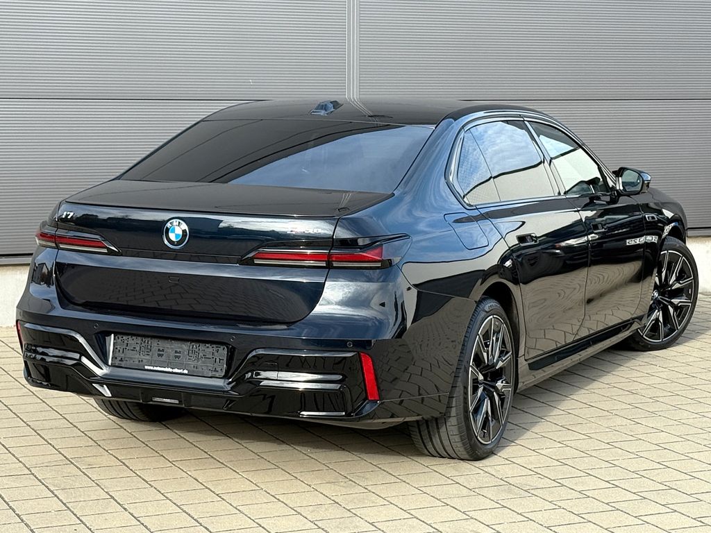 BMW i7 2024