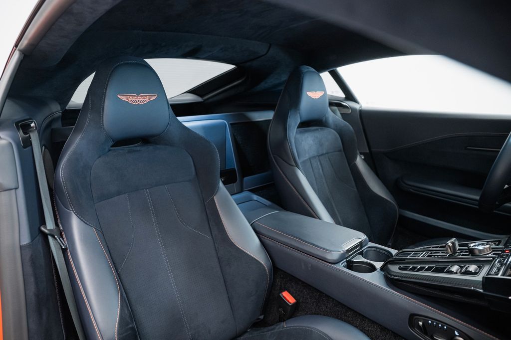 Aston Martin V8 Vantage 2024