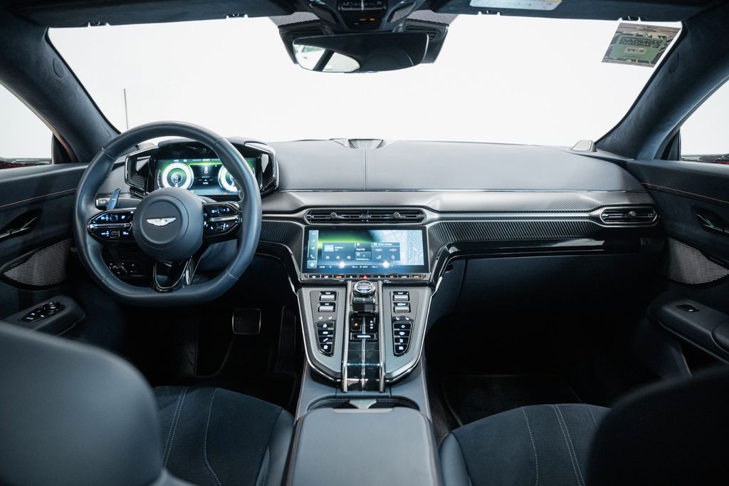 Aston Martin V8 Vantage 2024