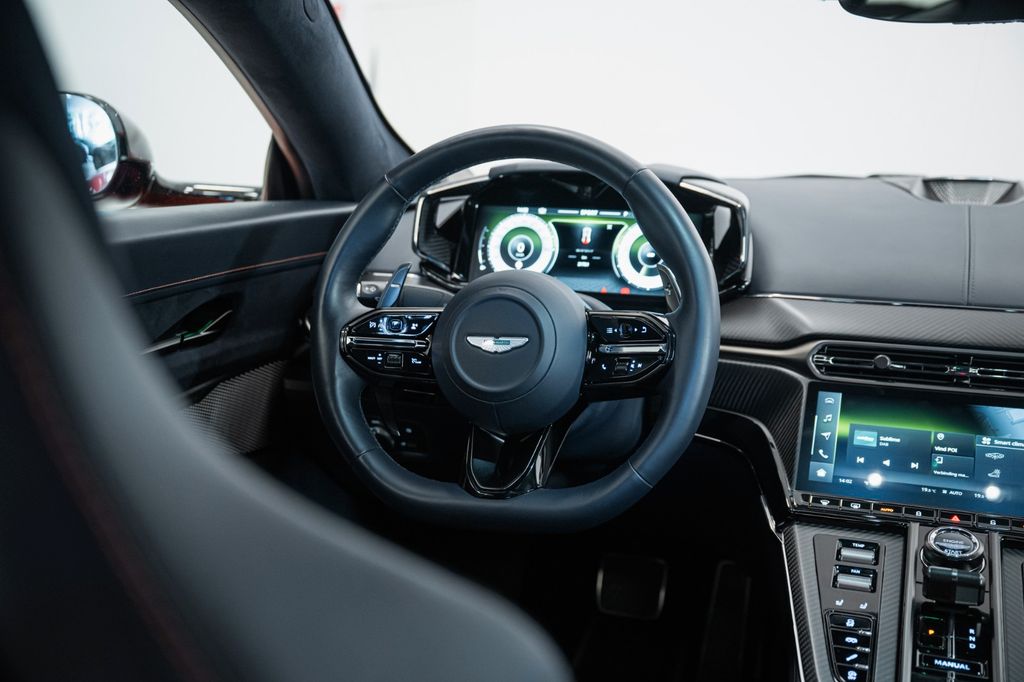 Aston Martin V8 Vantage 2024