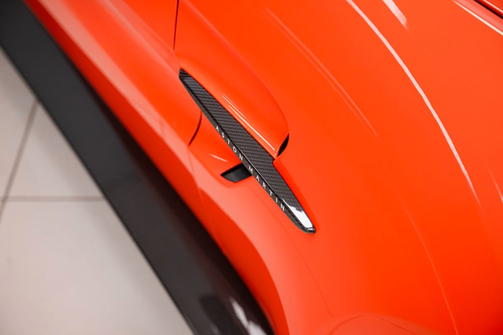 Aston Martin V8 Vantage 2024