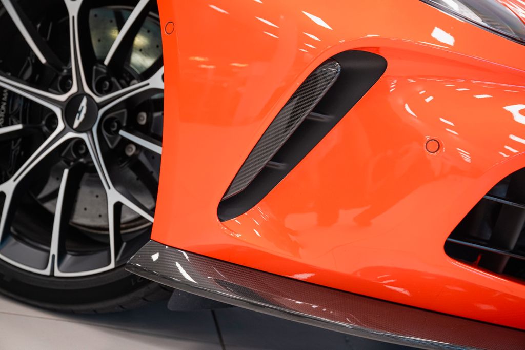 Aston Martin V8 Vantage 2024