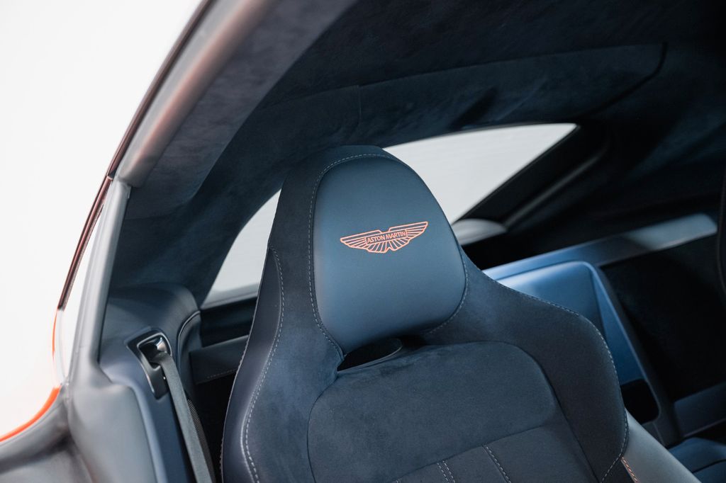 Aston Martin V8 Vantage 2024