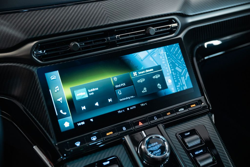 Aston Martin V8 Vantage 2024