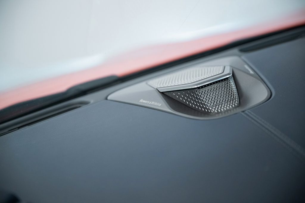 Aston Martin V8 Vantage 2024